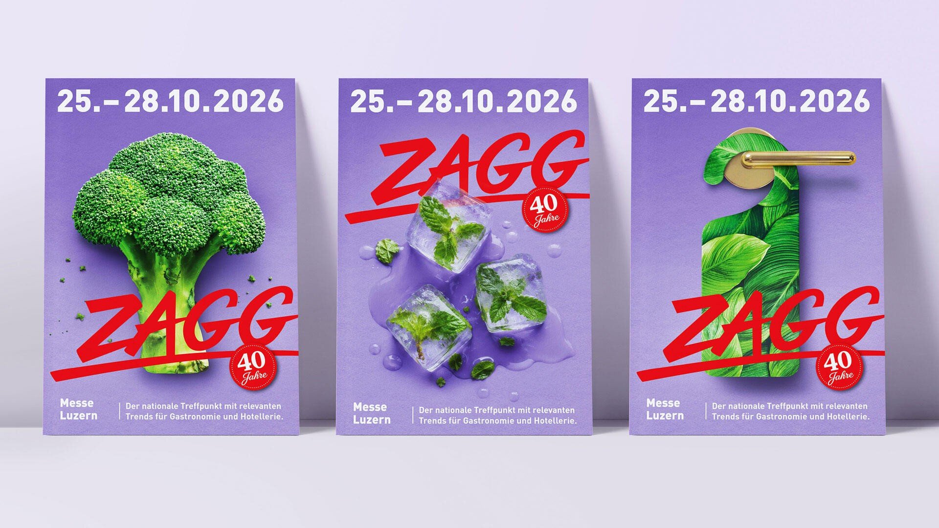 Drei violette Plakate für die ZAGG 2026, auf denen ein Brokkoli, Eiswürfel mit Brokkoli darin und ein Türgriff mit einem grünen Blatt zu sehen sind – alle dienen der Werbung für eine Messe in Luzern vom 25. bis 28. Oktober.