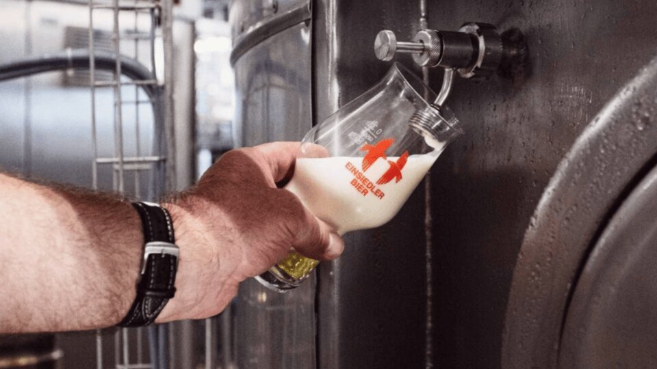 Doppelwandiger Edelstahl-Becher Mit Griff